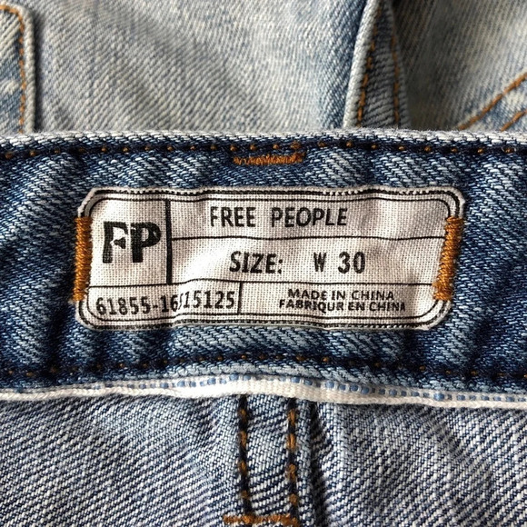 Free People Uptown High Rise Button Fly Frayed Hem Denim Shorts Size 30 - Picture 5 of 9